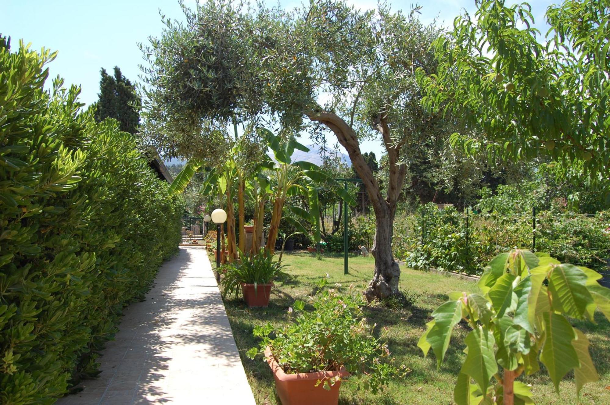 Sunrise Bed & Breakfast Lascari Exterior photo